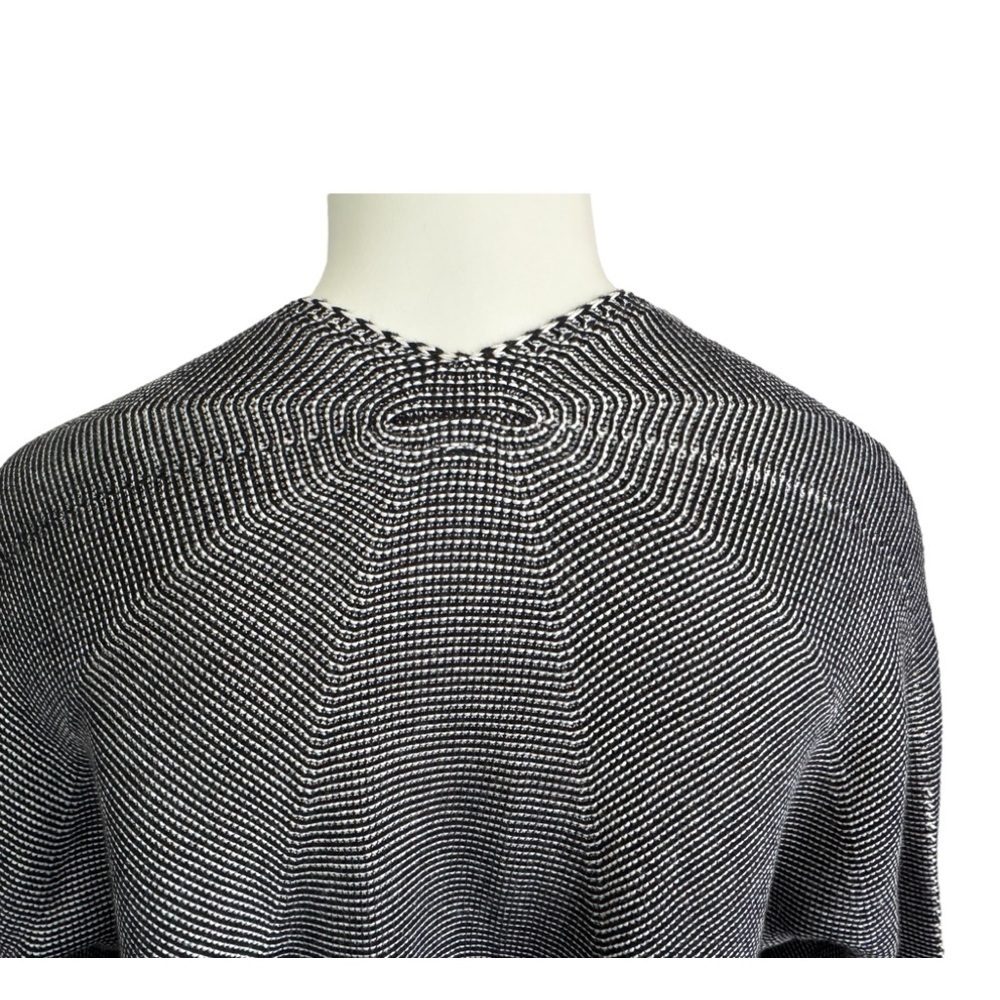 Uniqlo Black Textured Knit Sweater Womens Medium V- Neck 3/4 Sleeve Minimalist - Picture 6 of 16